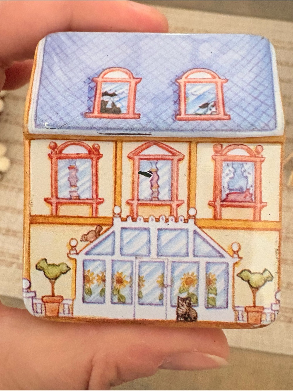 Dana Kubick
MiniTin Doll House him Elite Gift Box